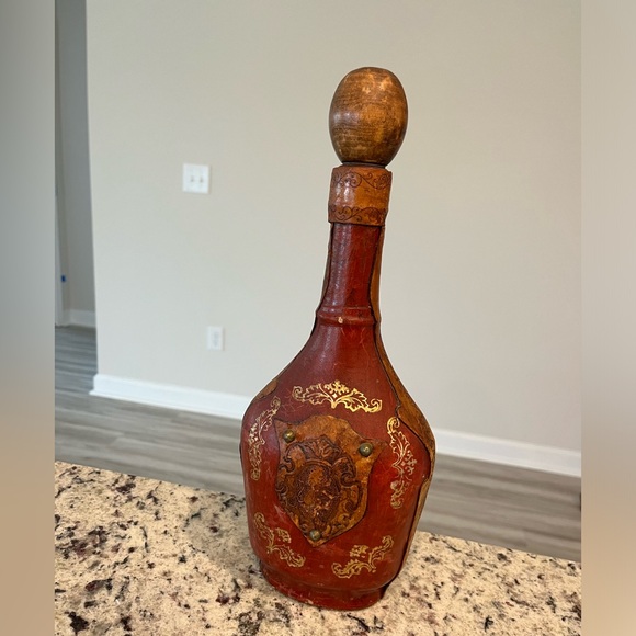 Italian Leather wrapped wine bottle - Picture 1 of 5